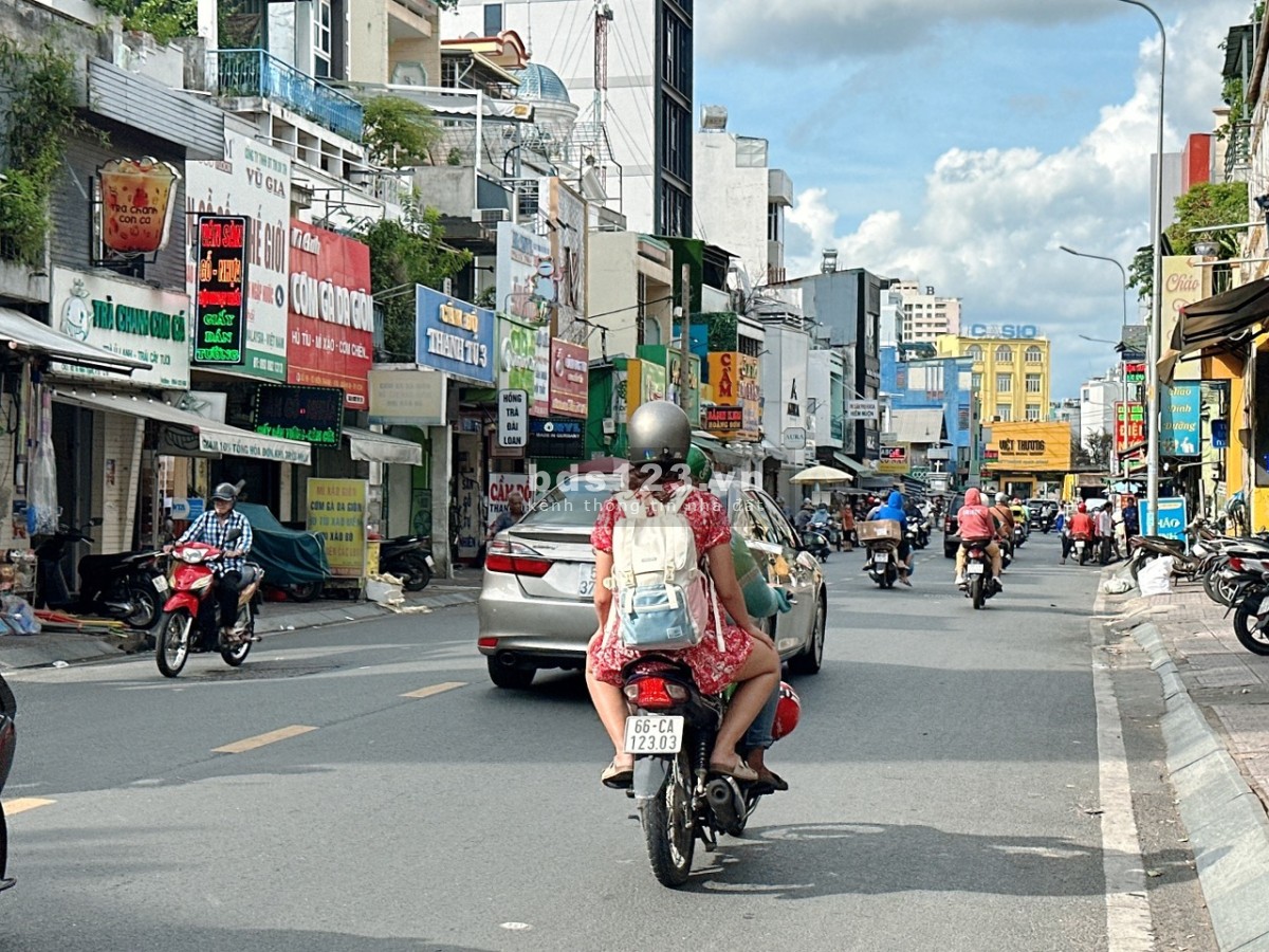 Bán nhà NGỘP 3 tầng BTCT đẹp hẻm 1 sẹc gần Tô Hiến Thành 45m2 sát chợ 7 tỷ.
