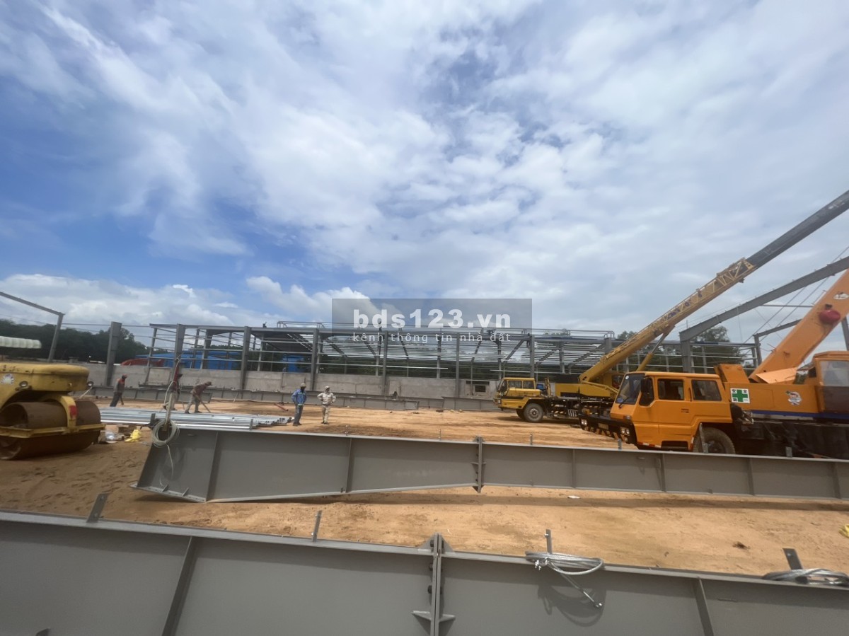 Cho thuê 2000m2 , 3000 m2 , 8000m2 Xưởng mới Gía : 62.000đ/m2 , Tân Uyên Bình Dương