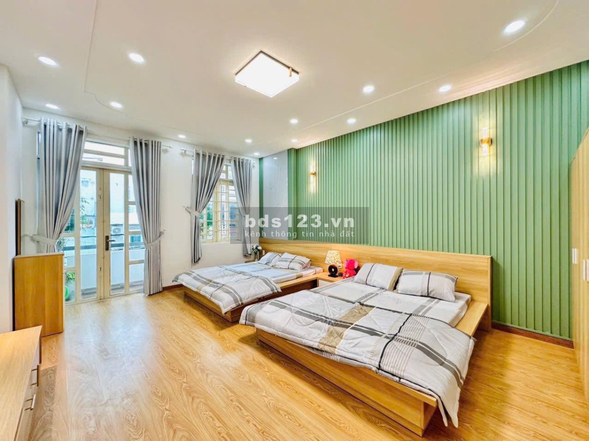 Cần Bán Gấp Nhà Lê Văn Sỹ, Quận 3, 5x12m. Chỉ 4,5 tỷ. 0786068363 Trúc
