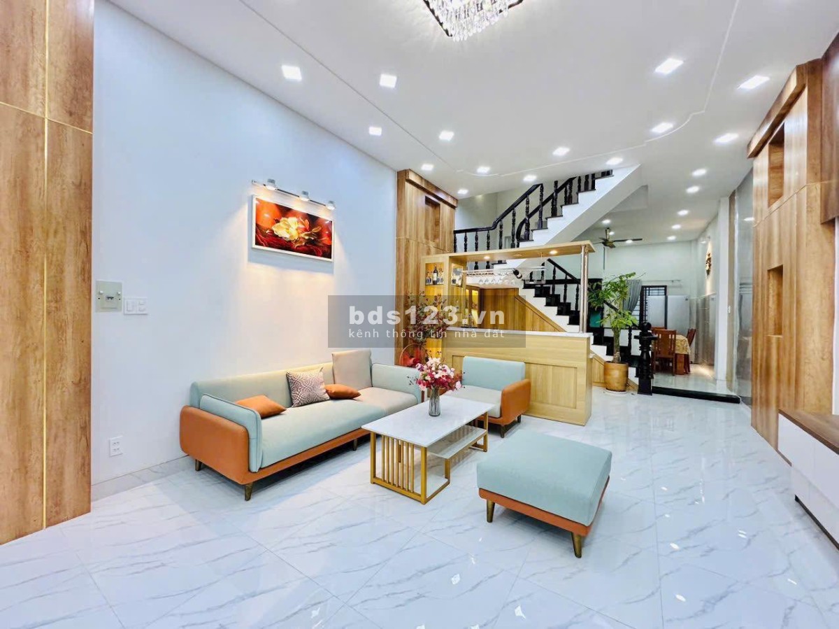 Cần Bán Gấp Nhà Lê Văn Sỹ, Quận 3, 5x12m. Chỉ 4,5 tỷ. 0786068363 Trúc