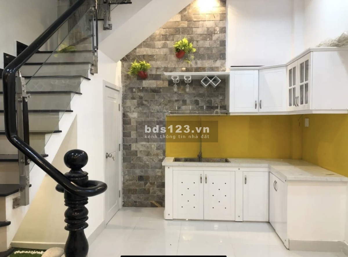 Bán nhà Đất Thánh, P6, Tân Bình. Gần cư xá Bắc Hải, diện tích 43m2 (1 trệt 4 lầu). Giá 3 tỷ 050