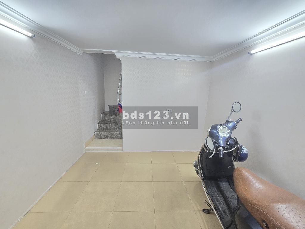 Bán nhà quận Đống Đa, Chùa Bộc 15m2 , MT 2.9m Giá 4.9 Tỷ - Gần mặt phố