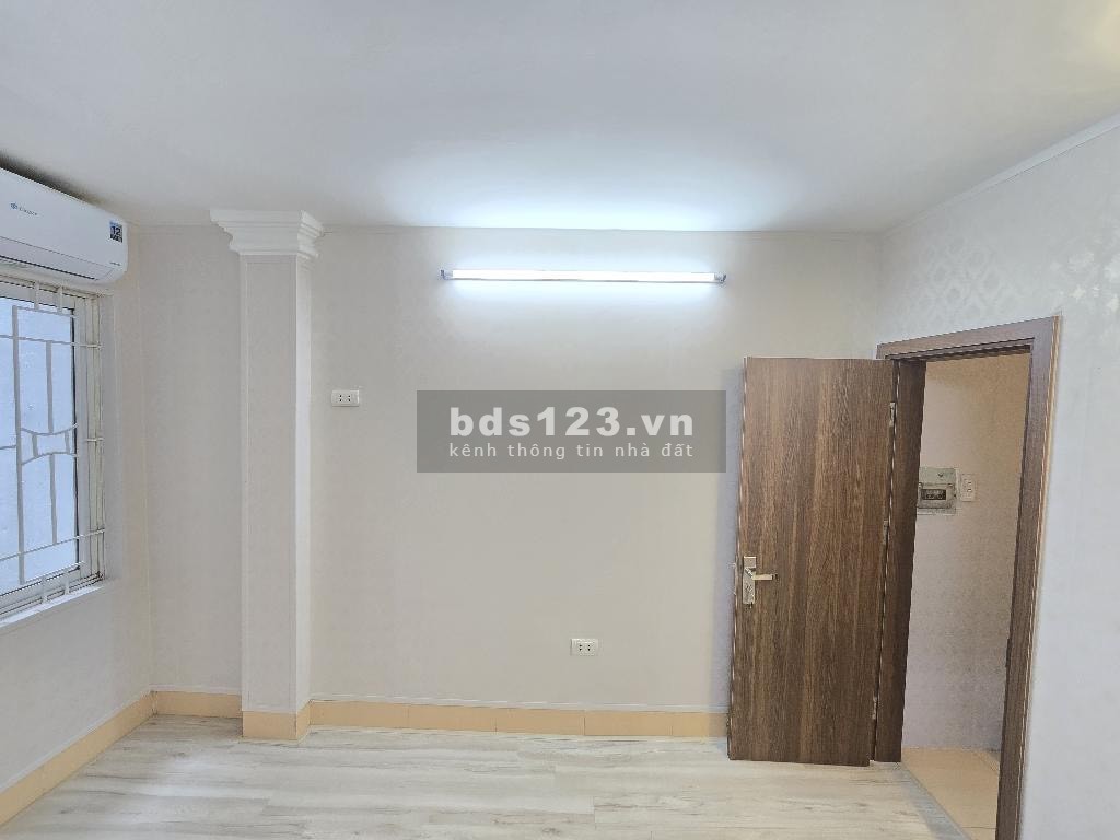 Bán nhà quận Đống Đa, Chùa Bộc 15m2 , MT 2.9m Giá 4.9 Tỷ - Gần mặt phố