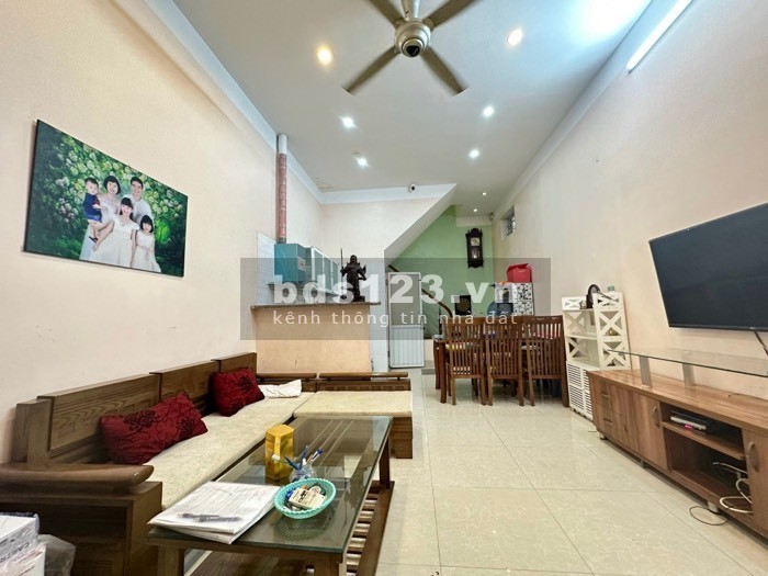 Bán nhà quận ĐỐNG ĐA, Ngõ 22 Tôn Thất Tùng, 41m2 4T, MT 3.9m Giá 6.7 Tỷ Lô góc 2 thoáng, ngõ thông