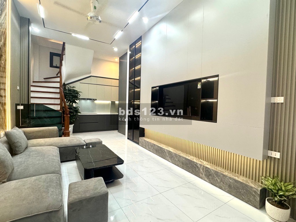 Bán nhà quận Đống Đa, ngõ 180 Nguyễn Lương Bằng 7.89 Tỷ, 26m2, MT 3.5m - Ô tô đỗ, tặng nội thất