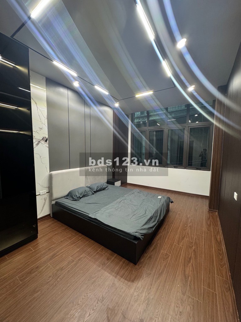 Bán nhà quận Đống Đa, ngõ 180 Nguyễn Lương Bằng 7.89 Tỷ, 26m2, MT 3.5m - Ô tô đỗ, tặng nội thất