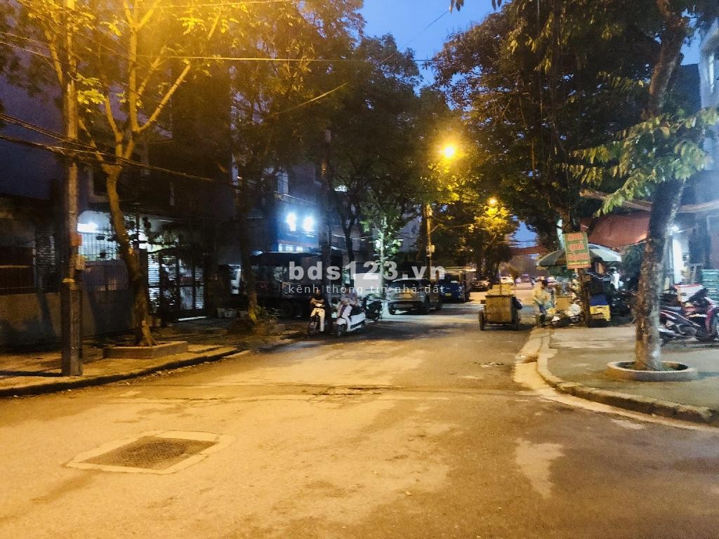 Bán nhà 5 tầng tại Hoàn Công Chất. Bắc từ Liêm. Phân lô vỉa hè rộng. Kinh doanh tốt. Khu vực vip.