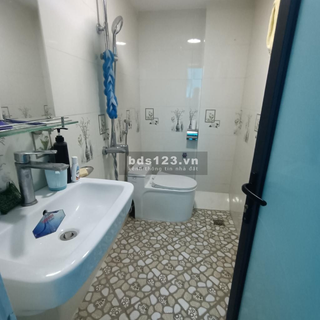 Bán nhà 5 tầng tại Hoàn Công Chất. Bắc từ Liêm. Phân lô vỉa hè rộng. Kinh doanh tốt. Khu vực vip.