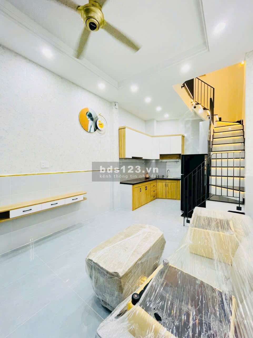 NHÀ MỚI ĐẸP HẺM XE TẢI P7 NGUYỄN VĂN NGHI TẶNG NỘI THẤT ĐẸP SỊN VÀO Ở NGAY CHỈ HƠN 4 TỎI TLCC