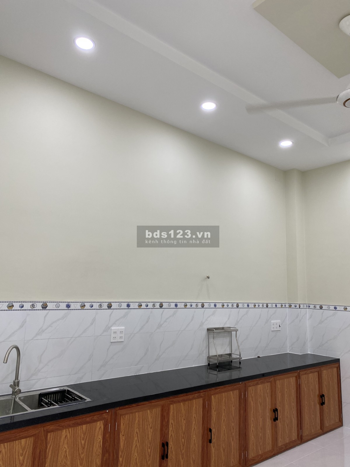 Cho thuê nhà 1/ kế MT hẻm 6m thông Âu Cơ 4 x18- 4Tang chỉ 19 trieu tl