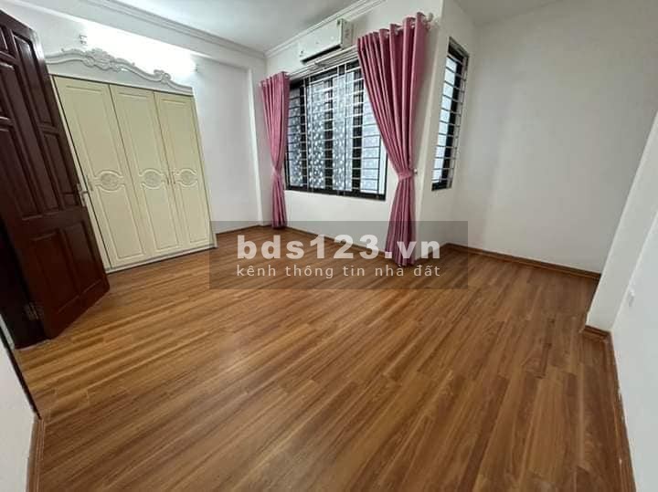 Bán Nhà Gần Đường Giáp Bát, Hoàng Mai 30m, 5 tầng, mt 4m, giá 5.65 tỷ.