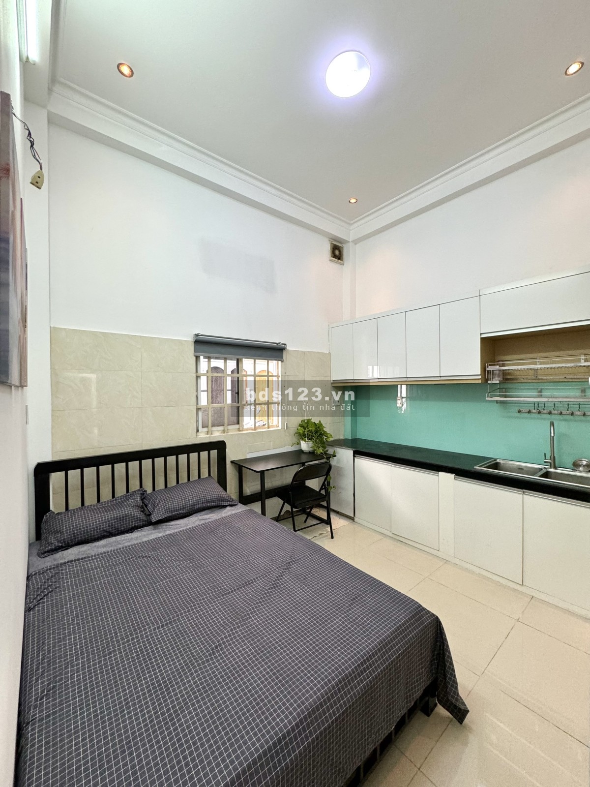 Phòng mới, ban công, cửa sổ, sẵn tiện nghi. 98 Thích Quảng Đức