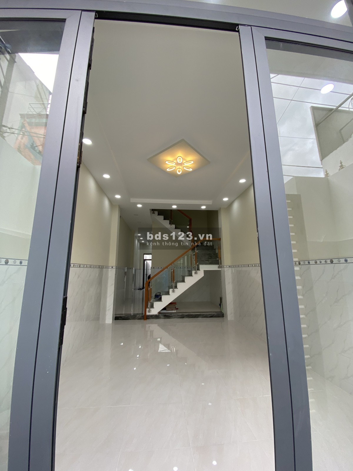 Cho thuê nhà 1/ kế MT hẻm 6m thông Âu Cơ 4 x18- 4Tang chỉ 19 trieu tl