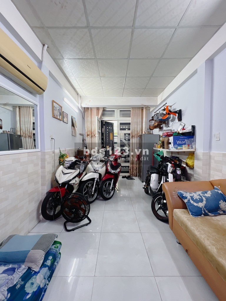 Bán Nhà Mặt Tiền Đường Số Khu Dân Cư Hiện Hữu Q4