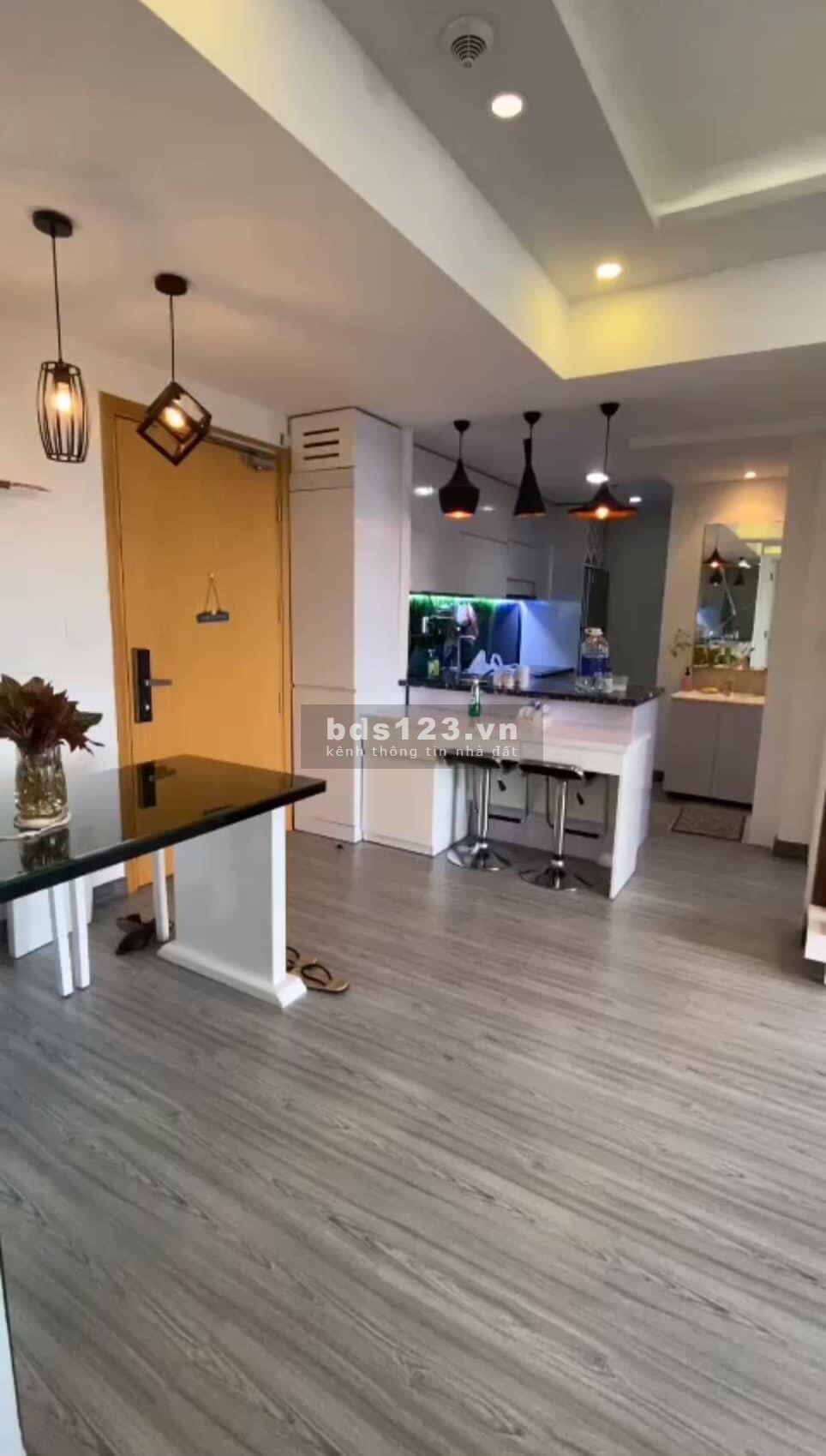 Chung cư 590 Cách Mạng Tháng Tám Quận 3 - 2pn, 2wc 11tr5 70m2. Nội thất đầy đủ như hình