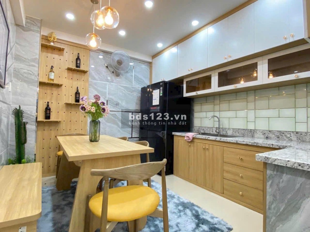 Gấp! Chỉ với 2 tỷ 050. Nhà Yên Thế, P2, Tân Bình (gần sân bay TSN) . DT 41m2 (1 trệt 2 lầu). SHR