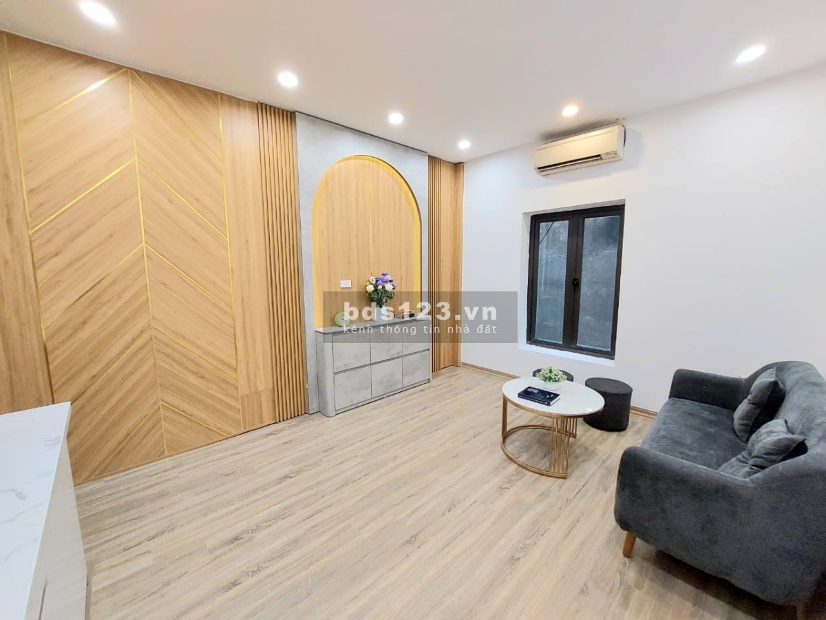 Bán Nhà Gần Đường Yên Lạc, Hai Bà Trưng 65m, giá 2,35 tỷ.
