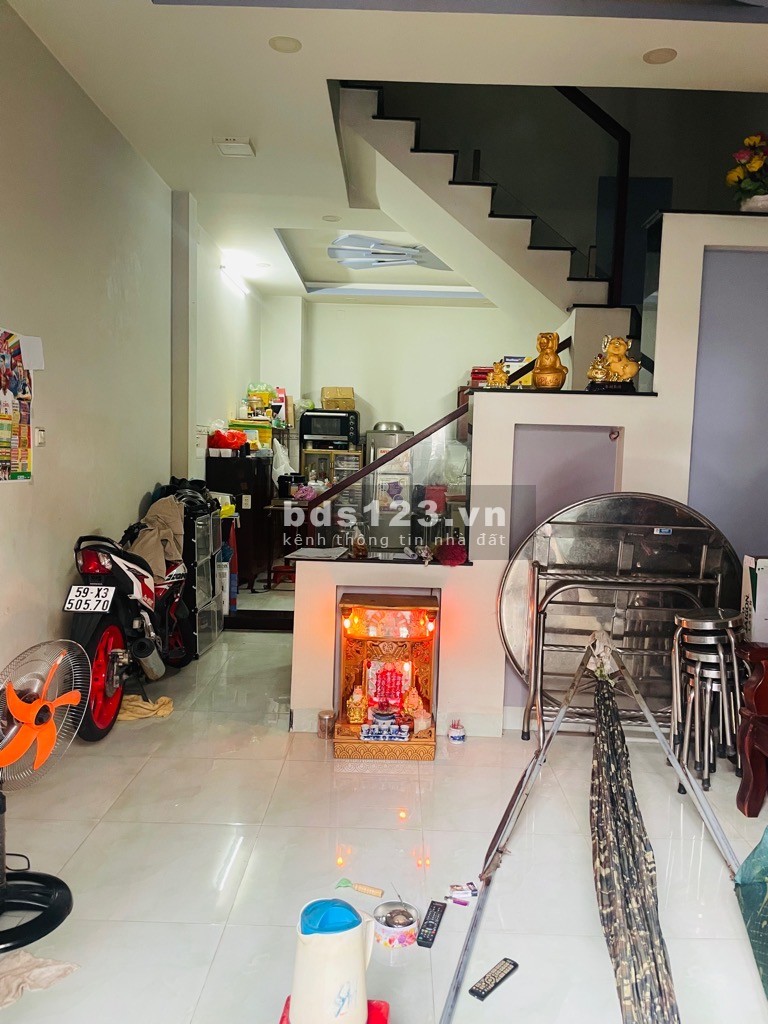 Bán nhà 3 tầng, hẻm 8m oto quay đầu, Lê Văn Chí, Thủ Đức. Giá 6.1 tỷ