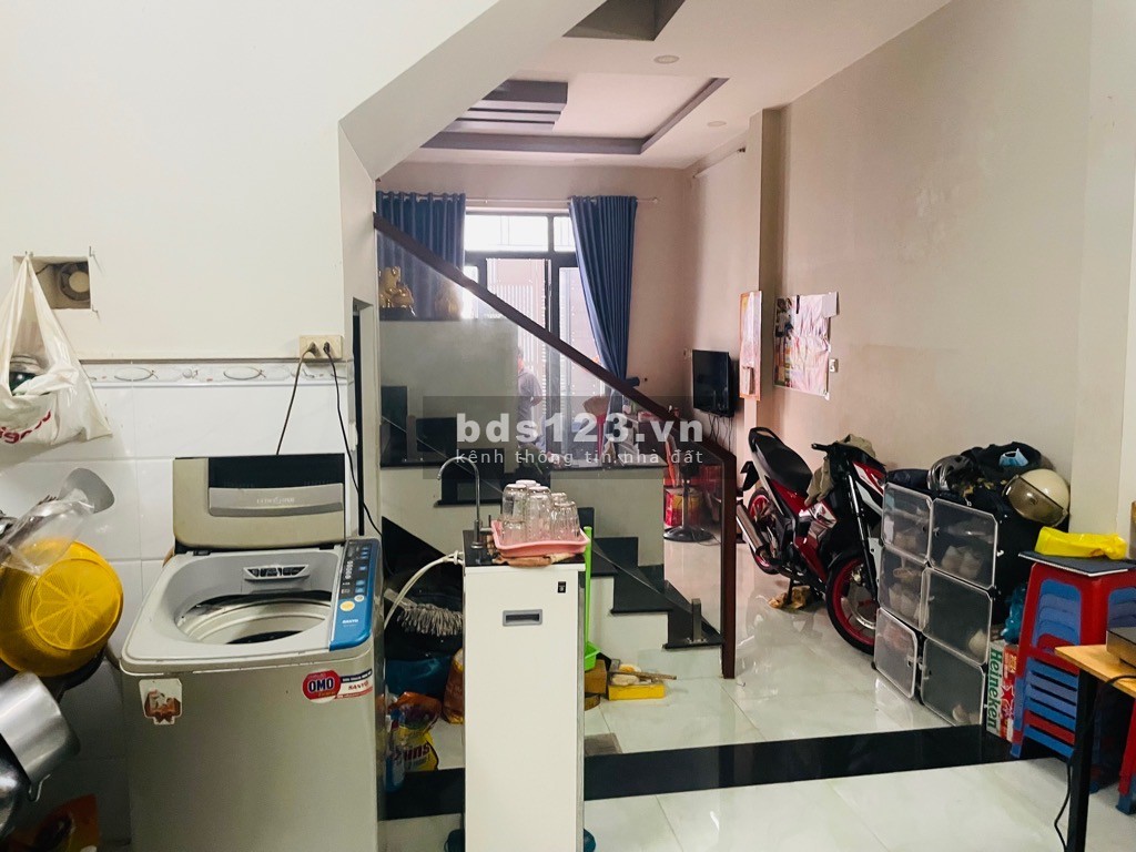 Bán nhà 3 tầng, hẻm 8m oto quay đầu, Lê Văn Chí, Thủ Đức. Giá 6.1 tỷ