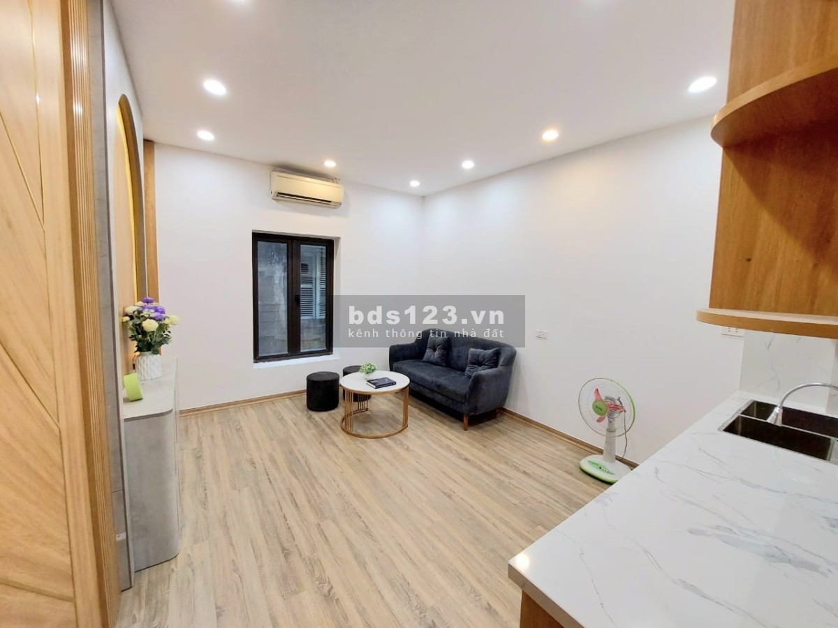 Bán Nhà Gần Đường Yên Lạc, Hai Bà Trưng 65m, giá 2,35 tỷ.