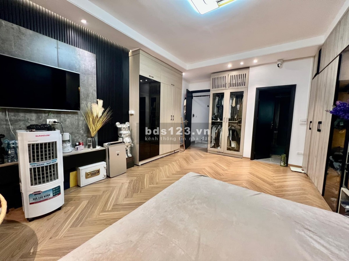 BÁN NHÀ QUÁN THÁNH - BA ĐÌNH 44m2, 5 TẦNG MẶT TIỀN 4,5M GIÁ BÁN CHỈ 11,5tỷ