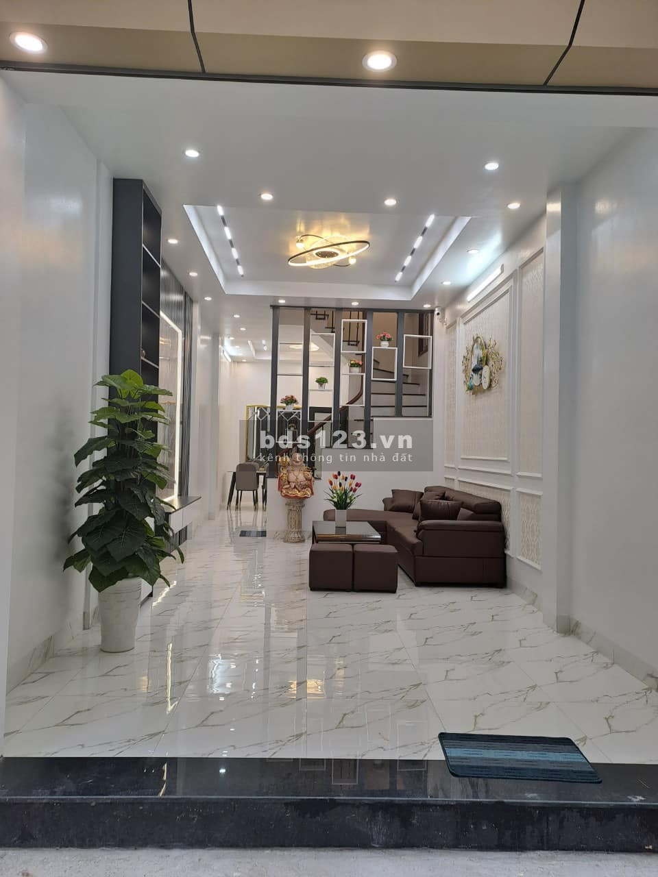 BÁN NHÀ CẦU GIẤY CHỈ 8,6TY 43M2 NHÀ 4 TẦNG - TẶNG FULL NỘI THẤT - NGÕ BA GÁC TRÁNH - KINH DOANH