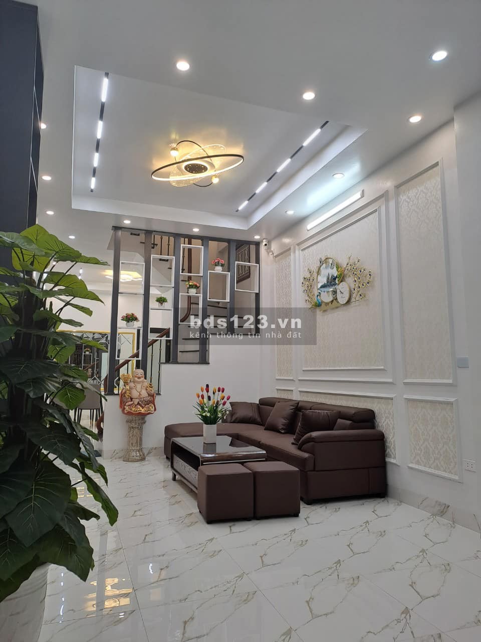 BÁN NHÀ CẦU GIẤY CHỈ 8,6TY 43M2 NHÀ 4 TẦNG - TẶNG FULL NỘI THẤT - NGÕ BA GÁC TRÁNH - KINH DOANH