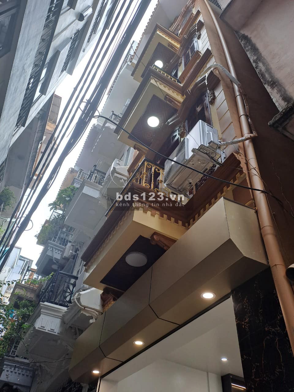 BÁN NHÀ CẦU GIẤY CHỈ 8,6TY 43M2 NHÀ 4 TẦNG - TẶNG FULL NỘI THẤT - NGÕ BA GÁC TRÁNH - KINH DOANH
