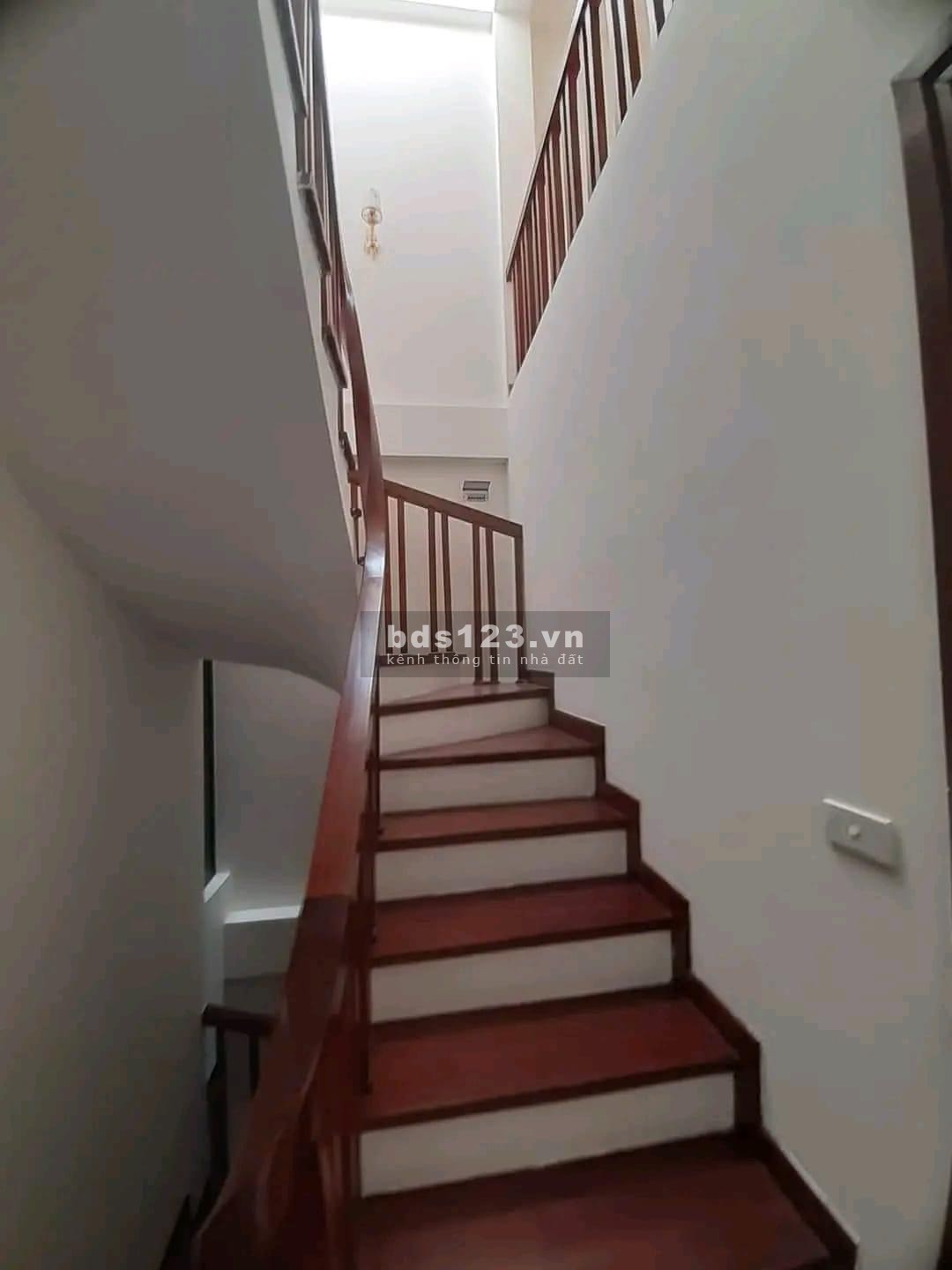 BÁN NHÀ HOÀNG HOA THÁM - BA ĐÌNH - GIÁ 6.5TỶ