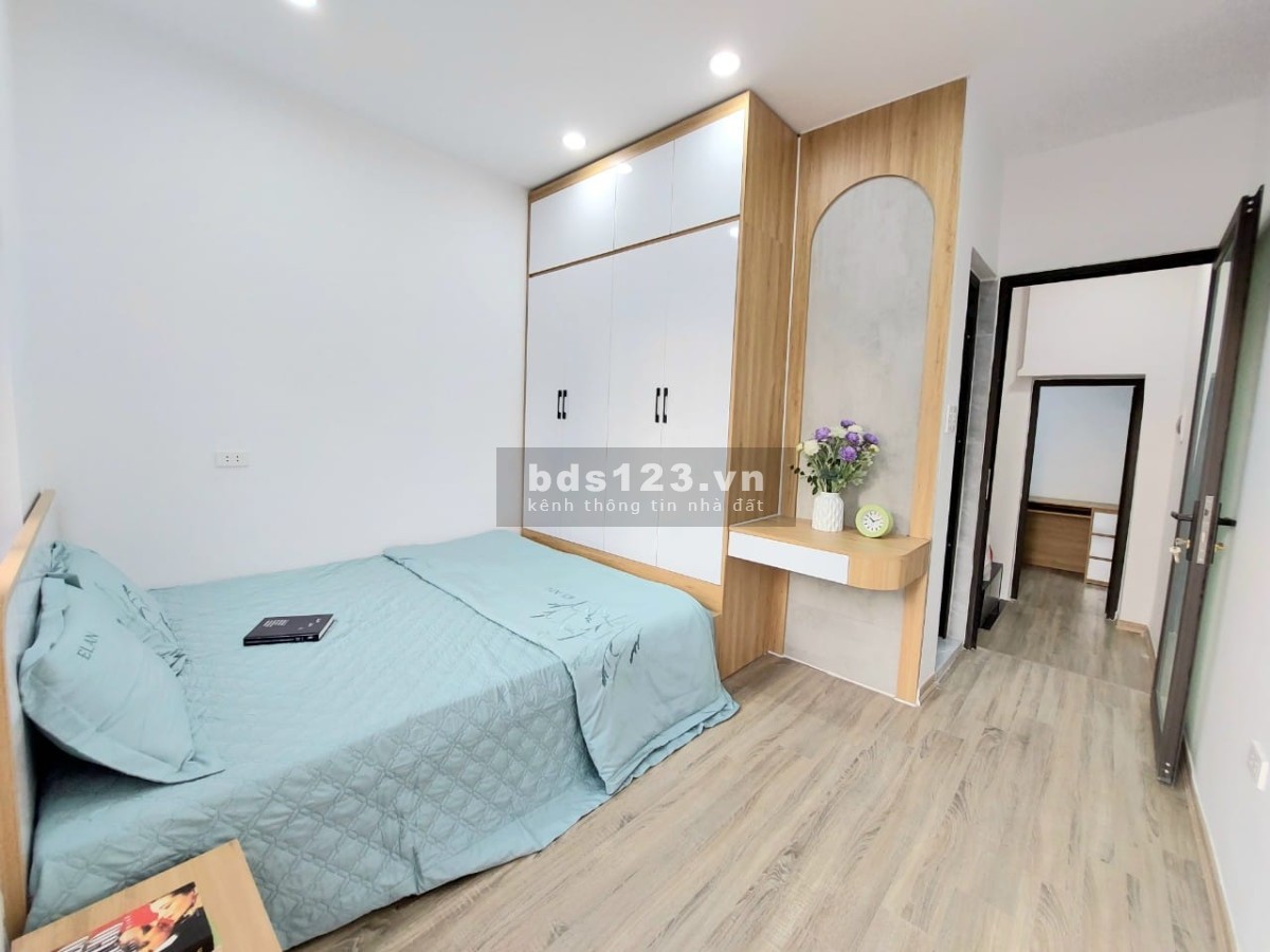 Bán Nhà Gần Đường Yên Lạc, Hai Bà Trưng 65m, giá 2,35 tỷ.