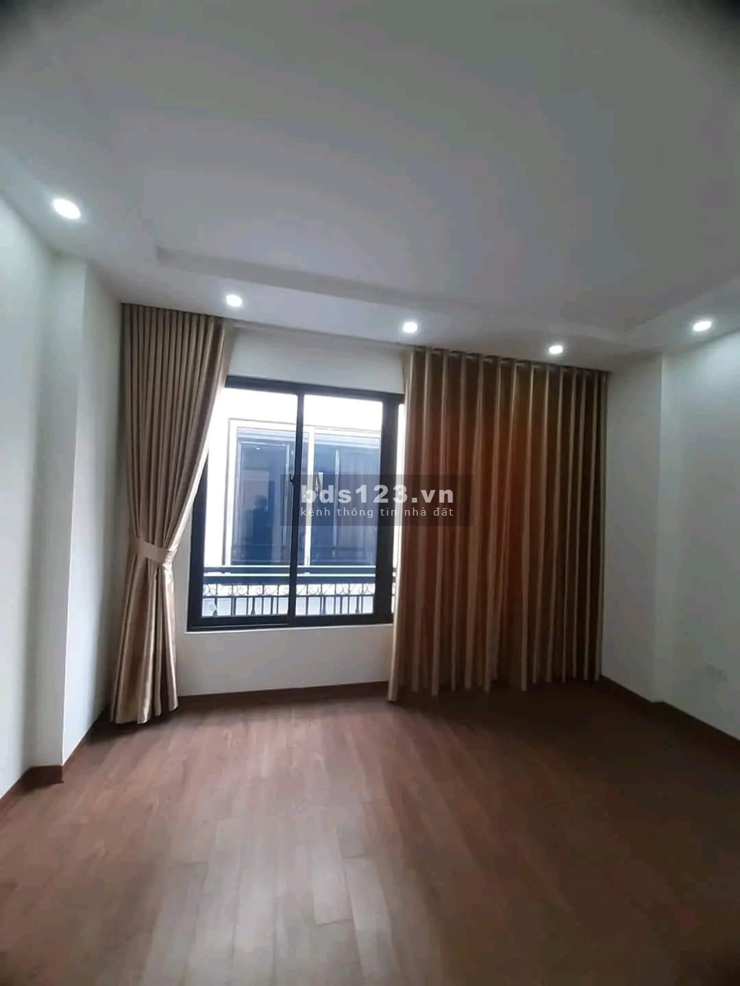 BÁN NHÀ HOÀNG HOA THÁM - BA ĐÌNH - GIÁ 6.5TỶ