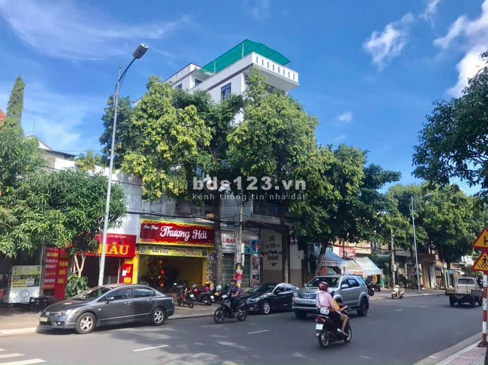 CHO THUÊ MẶT BẰNG VỊ TRÍ ĐẸP GÓC 2 MẶT TIỀN PHẠM NGỌC THẠCH HIỆN TRẠNG : 1 TRỆT 2 LẦU, 3 WC