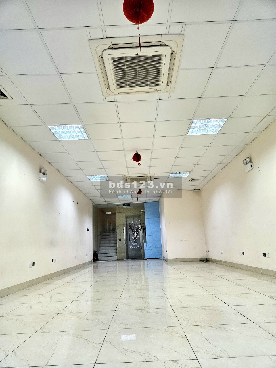 9tr/tầng 85m2 -Tòa nhà Văn phòng 07 tầng mặt đường Tố Hữu – Vạn Phúc