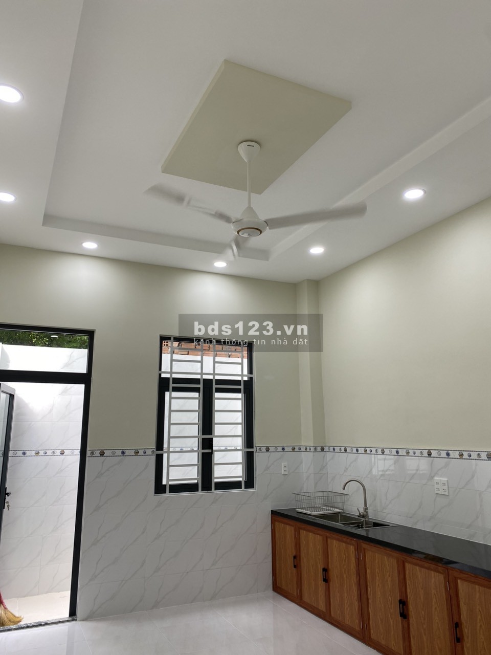 Cho thuê nhà 1/ kế MT hẻm 6m thông Âu Cơ 4 x18- 4Tang chỉ 19 trieu tl