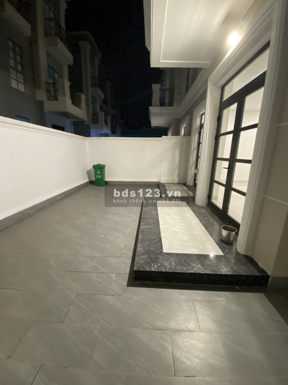 Cho thuê tầng Trệt biệt thự 200m2 Vinhomes Grand Park Quận 9 - Có máy lạnh 25 triệu/ tháng