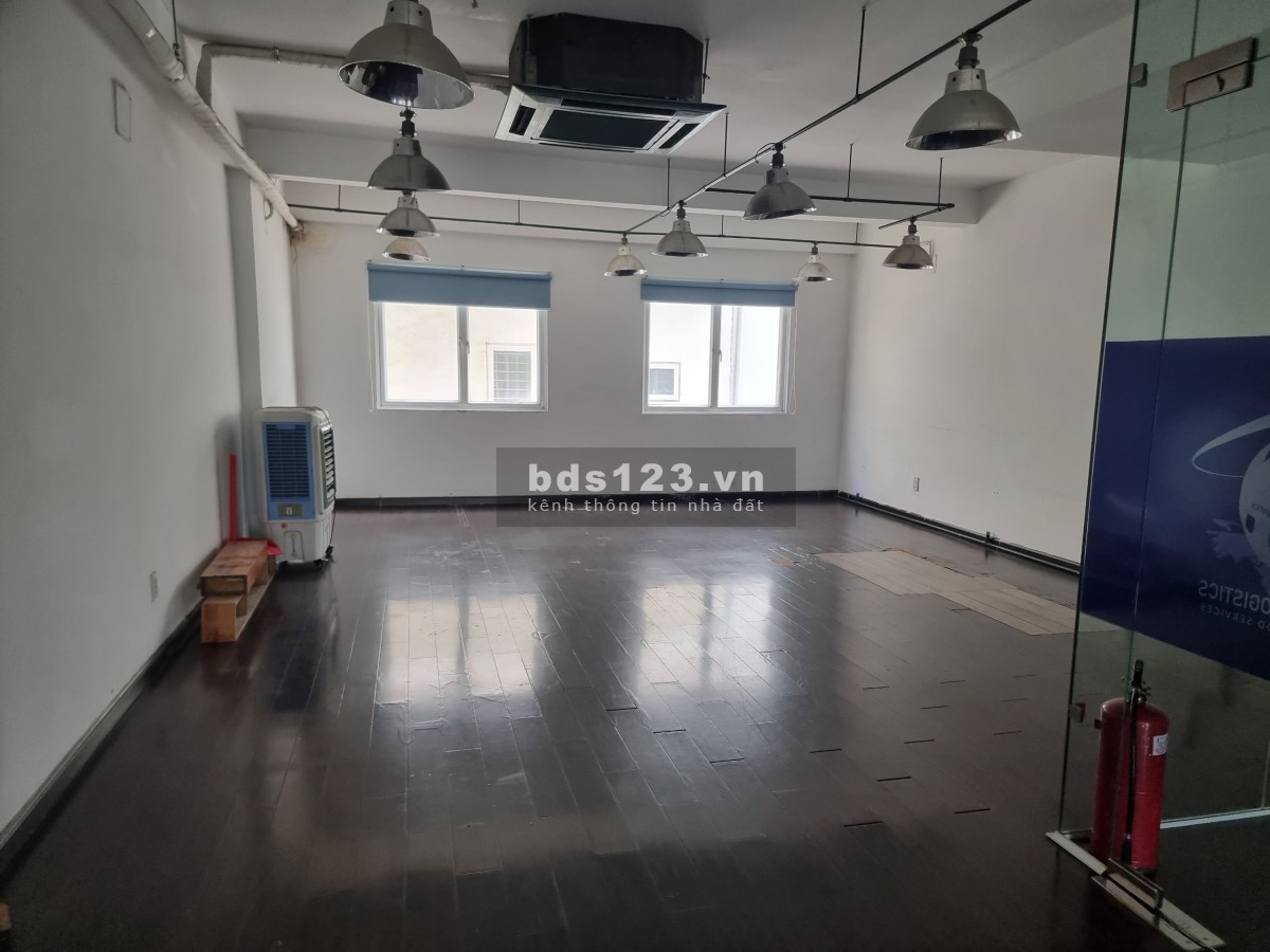 Cho thuê nhanh mặt bằng lầu 1 làm văn phòng DT: 100m2 (không có thang máy)