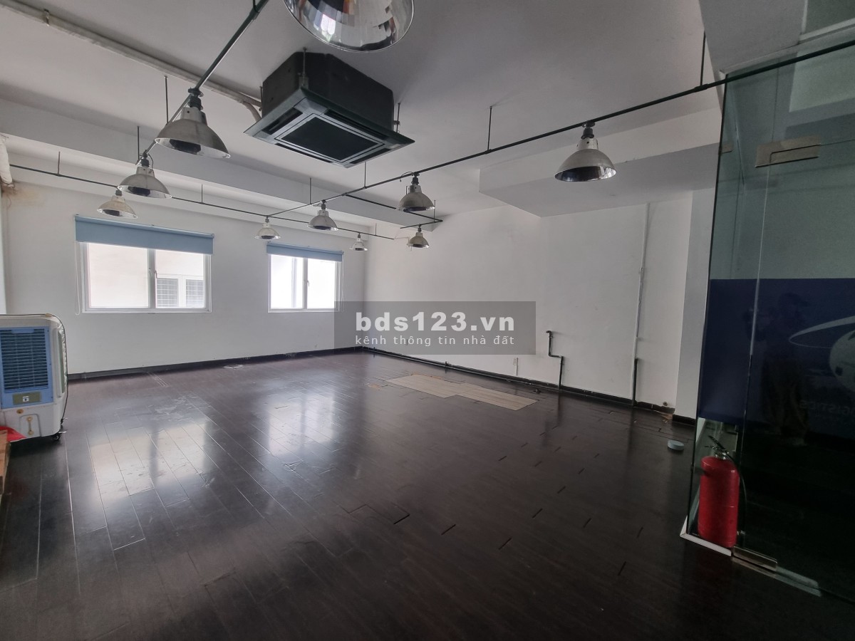 Cho thuê nhanh mặt bằng lầu 1 làm văn phòng DT: 100m2 (không có thang máy)
