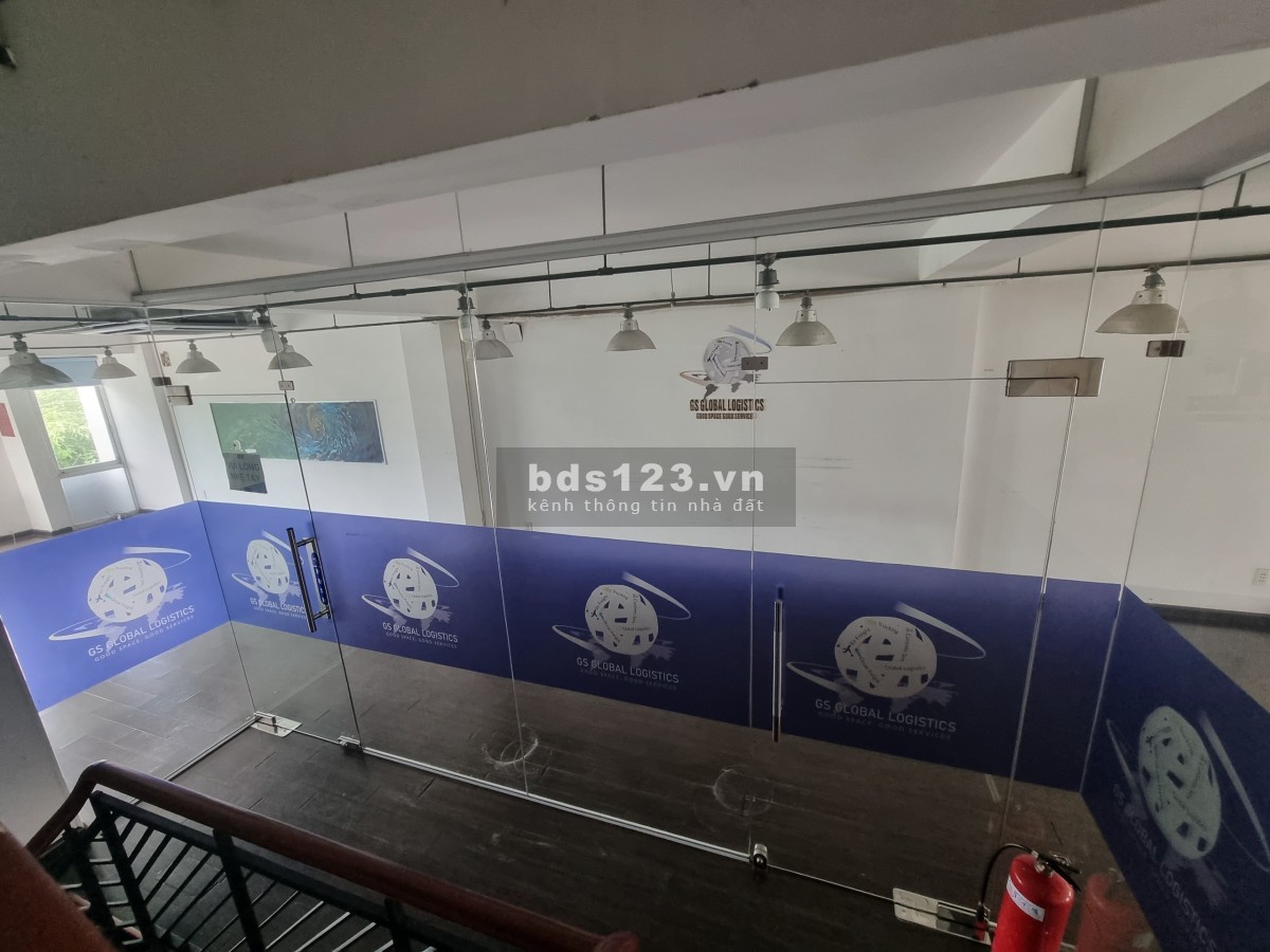 Cho thuê nhanh mặt bằng lầu 1 làm văn phòng DT: 100m2 (không có thang máy)