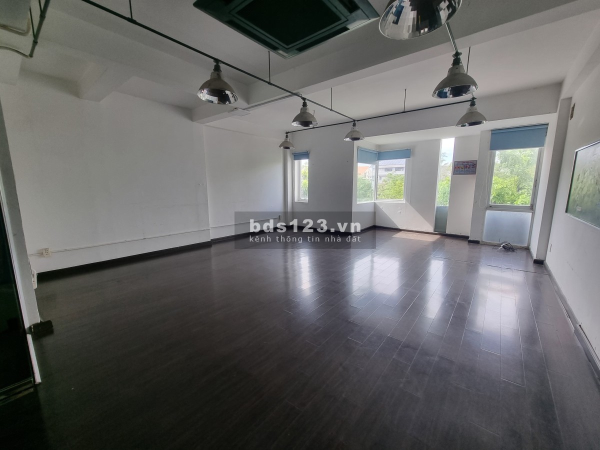 Cho thuê nhanh mặt bằng lầu 1 làm văn phòng DT: 100m2 (không có thang máy)