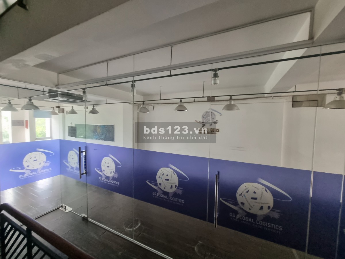 Cho thuê nhanh mặt bằng lầu 1 làm văn phòng DT: 100m2 (không có thang máy)