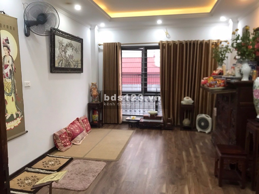 Bán nhà Nguyễn Văn Cừ Long Biên 30 mét 5 tầng mặt tiền 4,1 m 5 m ra ô tô gần cầu Giá 5,5 tỷ