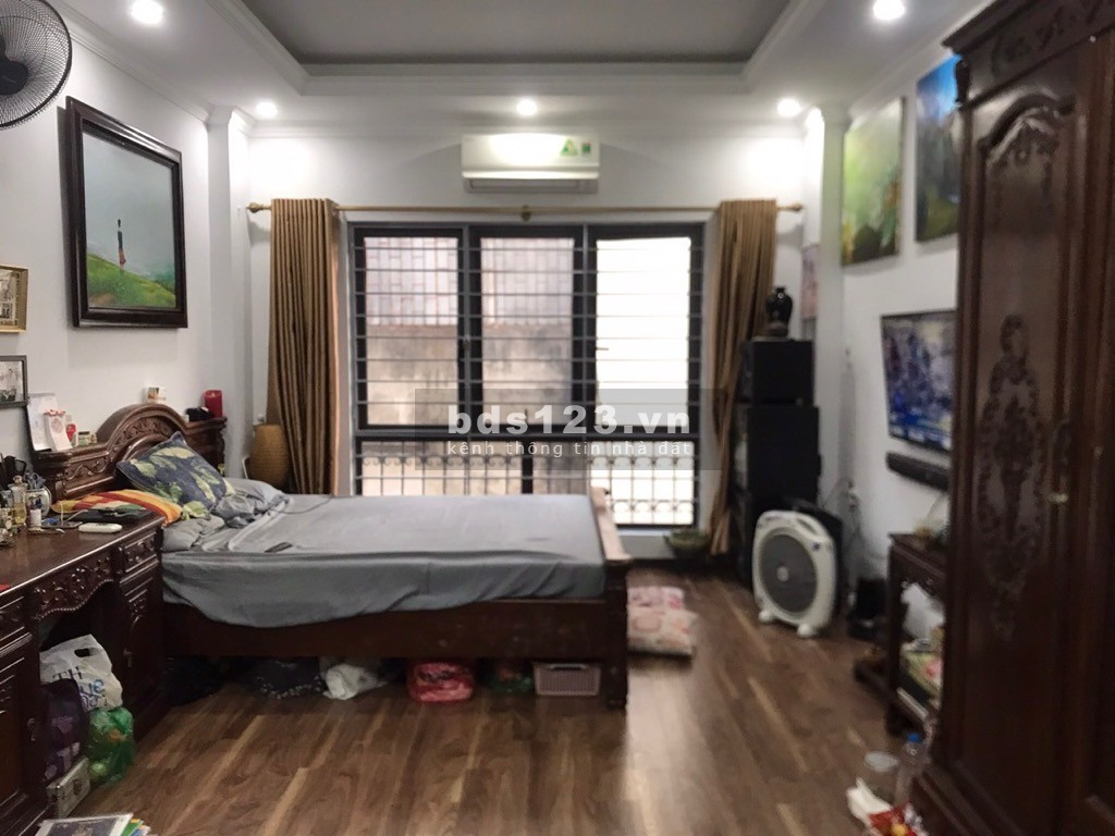 Bán nhà Nguyễn Văn Cừ Long Biên 30 mét 5 tầng mặt tiền 4,1 m 5 m ra ô tô gần cầu Giá 5,5 tỷ