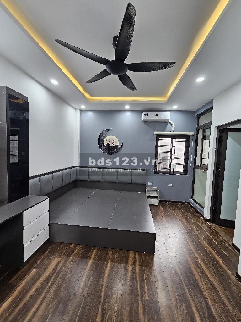 Bán nhà Bồ Đề 44 m 5 tầng ngõ thông ô tô Nhà mới đẹp ở luôn
