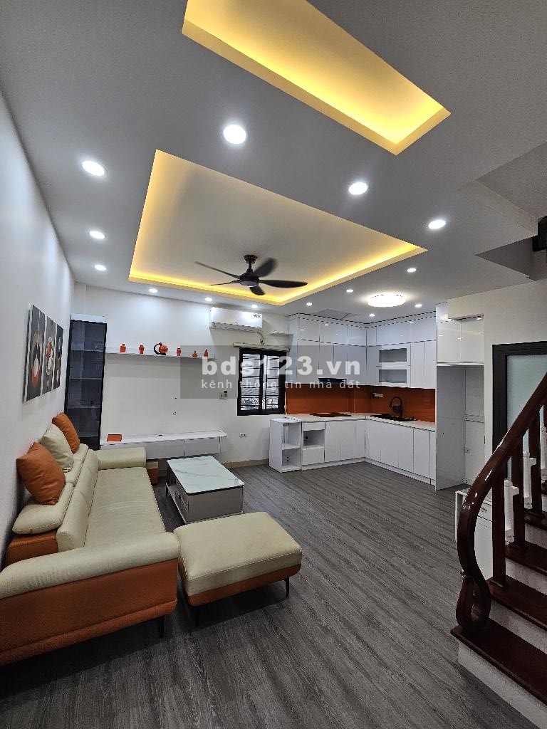Bán nhà Bồ Đề 44 m 5 tầng ngõ thông ô tô Nhà mới đẹp ở luôn