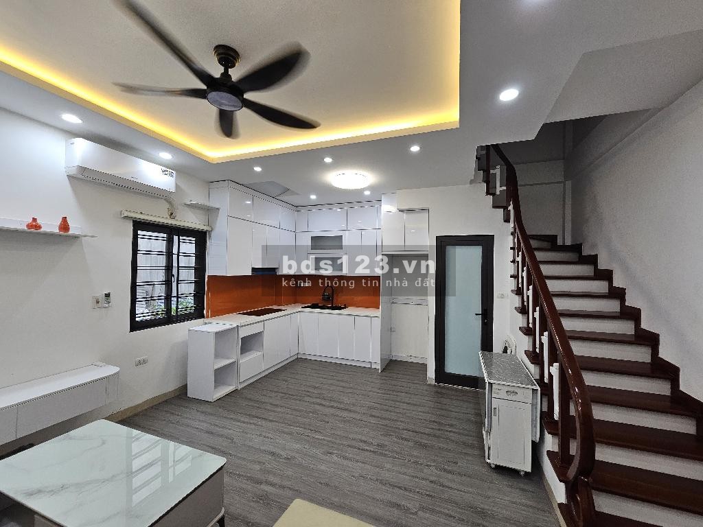 Bán nhà Bồ Đề 44 m 5 tầng ngõ thông ô tô Nhà mới đẹp ở luôn