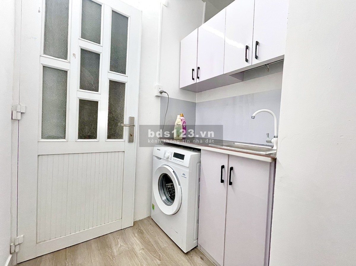 Cho thuê căn hộ 1 phòng ngủ, có ban công máy giặt riêng gần Hutech, ngã tư Hàng Xanh