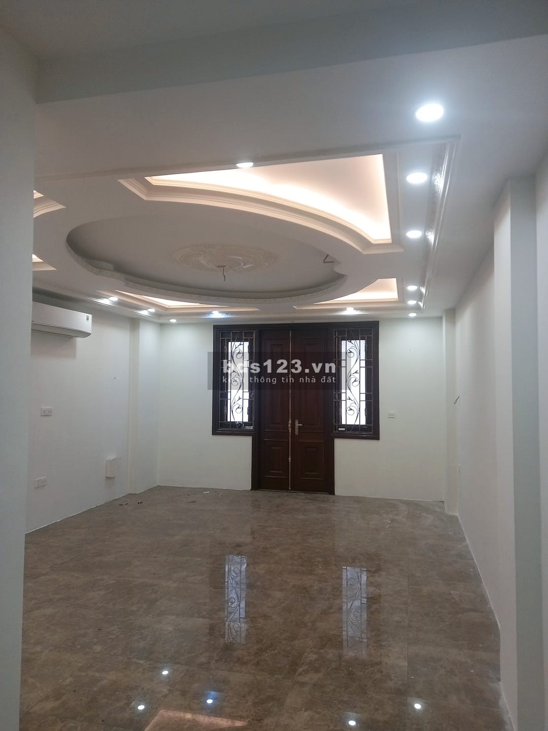 Bán nhà mặt phố 7 tầng Hồ Tùng Mậu Cầu Giấy 70m2 mt 5m 35 tỷ mặt đường nhà mới đẹp.
