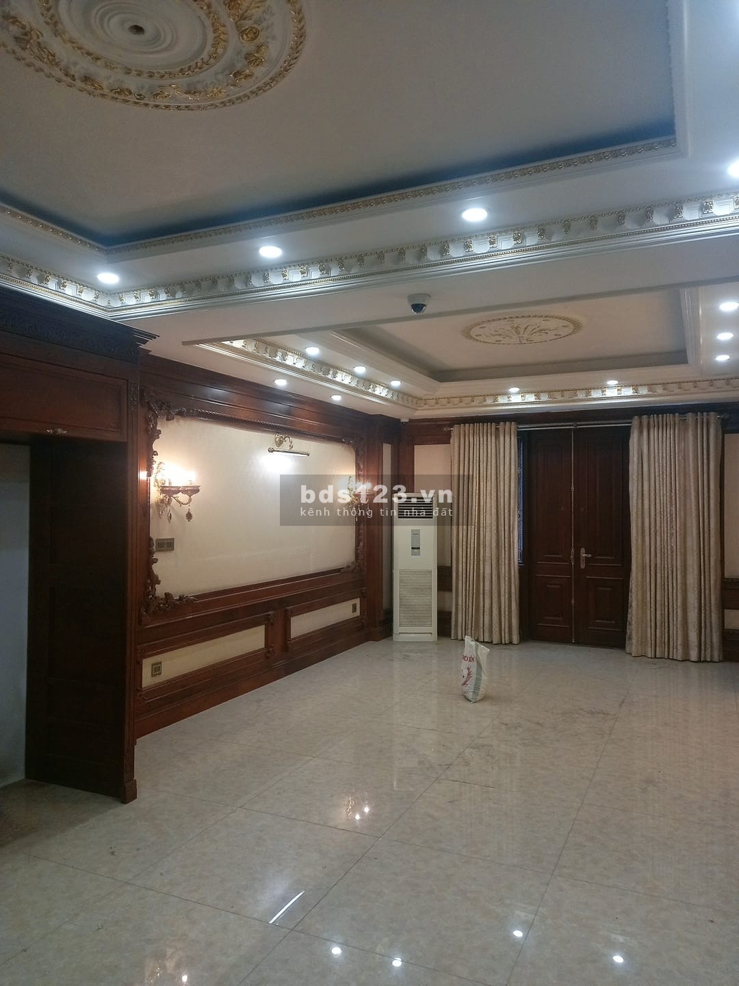 Bán nhà mặt phố 7 tầng Hồ Tùng Mậu Cầu Giấy 70m2 mt 5m 35 tỷ mặt đường nhà mới đẹp.