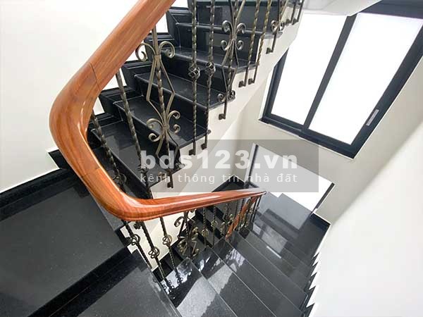 Bán Gấp Tòa Văn Phòng 8 Tầng Mặt Vườn Hoa Tôn Thất Thuyết- Dịch Vọng Hậu. DT 146m2. Giá 85 TỶ