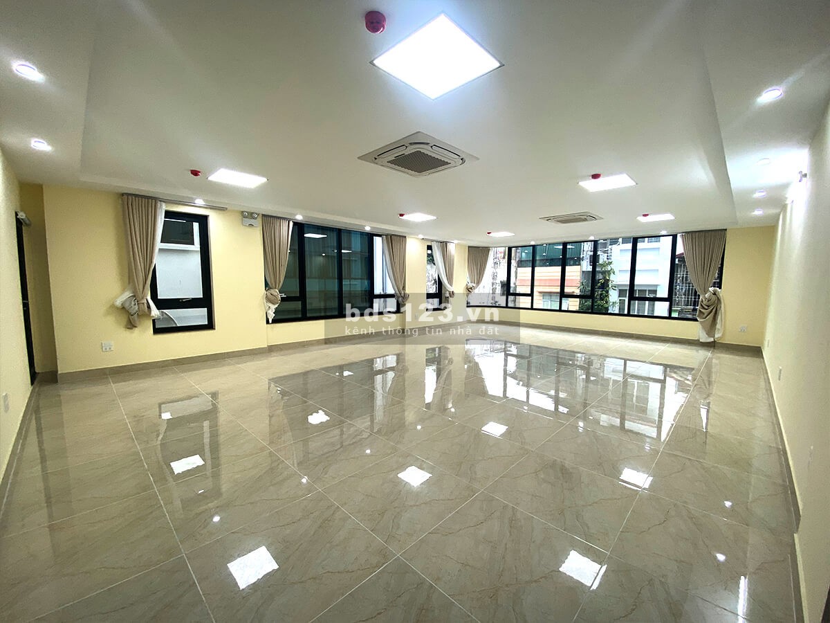 Bán Gấp Tòa VP 9 Tầng Xây Mới Mặt Phố Vũ Tông Phan. Vị Trí Lô Góc 3 Mặt Tiền .DT 116m2. Giá 67 TỶ